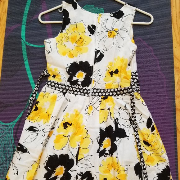 Girls Yellow flower dress 12 - Picture 2 of 4